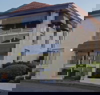 Econo Lodge Hacienda Motel - Broome Tourism