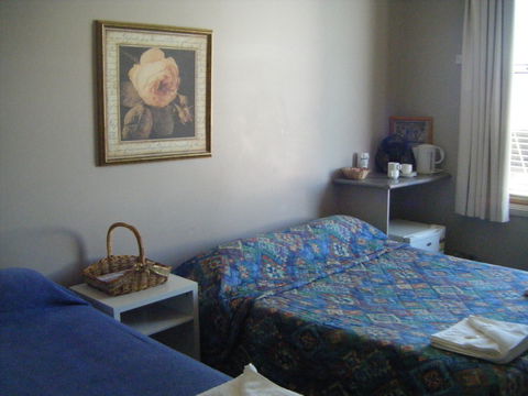 Imperial Hotel Cowra - Broome Tourism 1