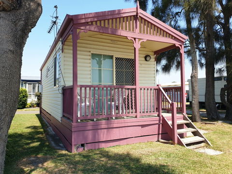 Jettys By The Lake - Broome Tourism 0