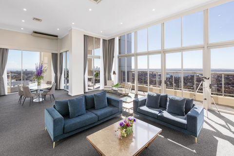 Meriton Suites Bondi Junction - Broome Tourism 1