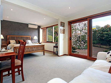 The Courtyard Mt Eliza - Broome Tourism 1