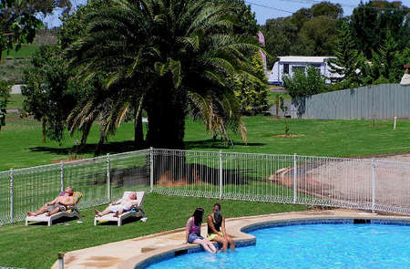 Swan Hill Holiday Park - Broome Tourism 0