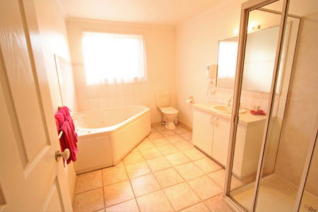 Beachcomber Motel And Apartments - Broome Tourism 5