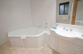 The Bell Tower Inn - Broome Tourism 3