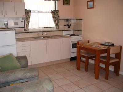Lakes Entrance Holiday Units - Broome Tourism 4