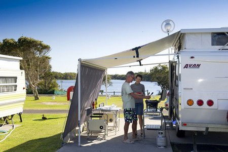 Lake Ainsworth Holiday Park - Broome Tourism 0