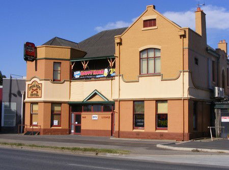 Cross Keys Hotel - Broome Tourism 0