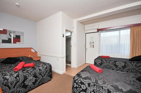 Barclay On View Motor Inn - Broome Tourism 1