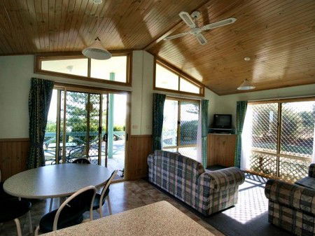 Forster Beach Holiday Park - Broome Tourism 4