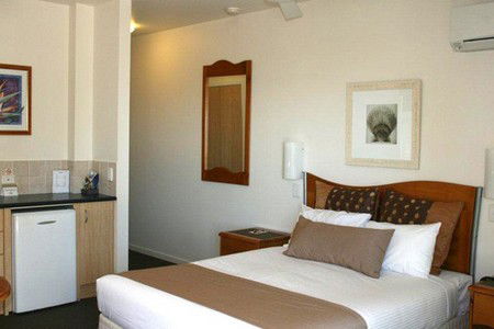 Yamba Beach Motel - Broome Tourism 0