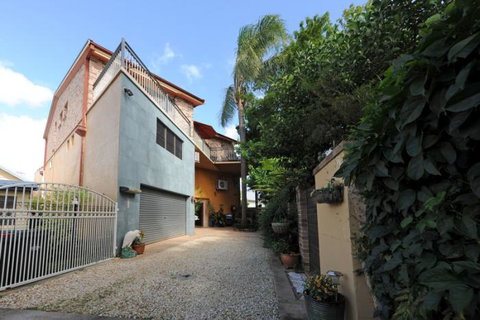 Rooftops Bed & Breakfast - Broome Tourism 10