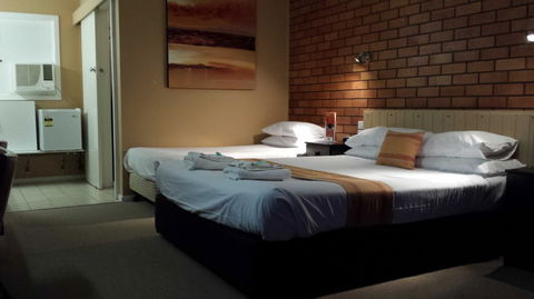 AA Hilldrop Motor Inn - Broome Tourism 5