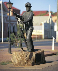 Miners Monument - Broome Tourism 0