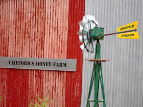Clifford's Honey Farm - Broome Tourism 0