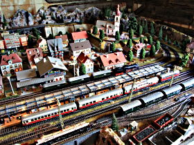 Tudor Court Model Village And German Model Train World - Broome Tourism 0
