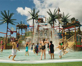 Wet 'n' Wild Water World - Broome Tourism 0