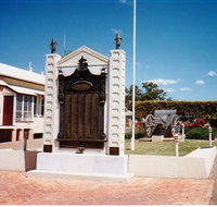 Gayndah War Memorial - Broome Tourism