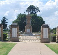 Warwick War Memorial and Gates - Broome Tourism