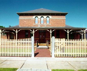 Wentworth Courthouse - Broome Tourism 0