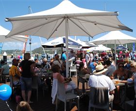 Live Entertainment At Magnetic Island - Broome Tourism 2