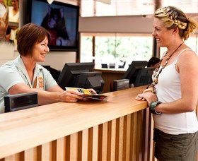 Savannah Visitor Plaza, Taronga Western Plains Zoo Dubbo - Broome Tourism 6