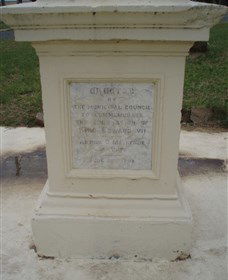 The Coronation Lamp Memorial - Broome Tourism 1