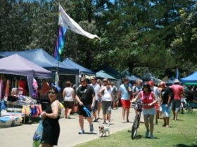 Broadbeach Art And Craft Markets - Broome Tourism 0