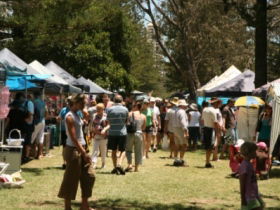 Broadbeach Art And Craft Markets - Broome Tourism 1