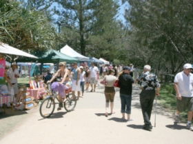 Broadbeach Art And Craft Markets - Broome Tourism 2