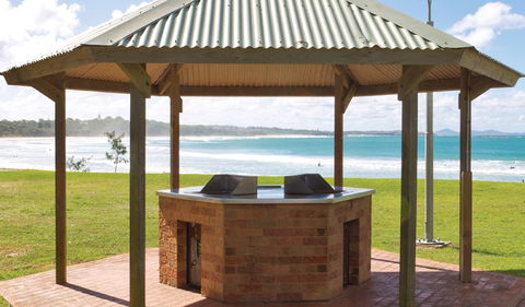 Woolgoolga Beach And Headland - Broome Tourism 3