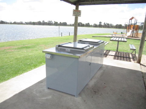 Gum Bend Lake - Broome Tourism 1
