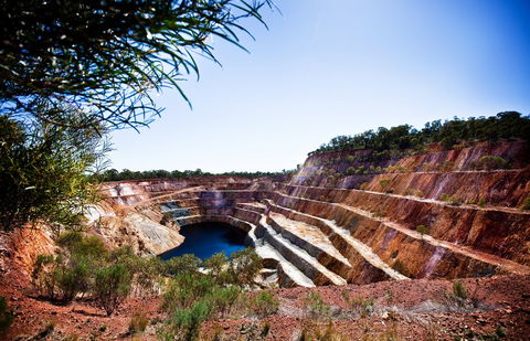 Peak Hill Open Gold Mine - Broome Tourism 0