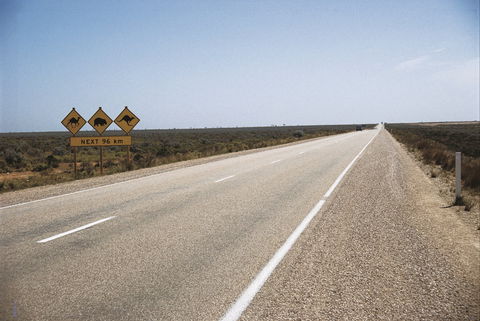 Eyre Highway - Broome Tourism 0