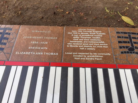 Piano Park Bench, Moonta - Broome Tourism 1