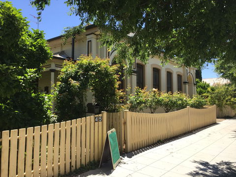 Flora Bank - Historic Home And Gardens - Broome Tourism 1