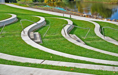 Queen Elizabeth Ll Park Queanbeyan - Broome Tourism 2