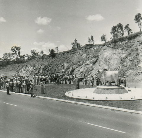 Rockhampton Bull Statues - Broome Tourism 0