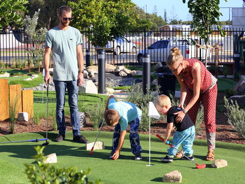Bowlo Sports And Leisure Yamba - Broome Tourism 0