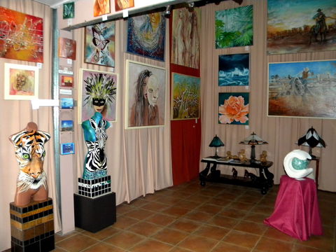 Alpha31 Art Gallery And Sculpture Garden - Broome Tourism 2