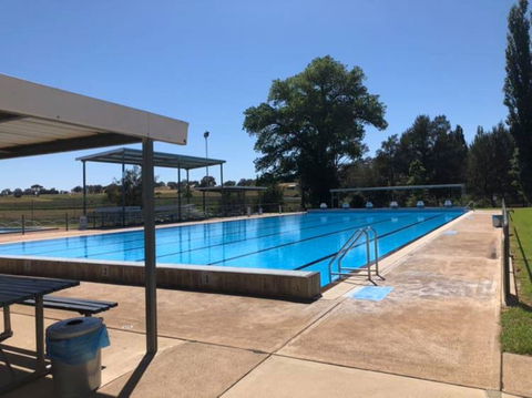 Molong Swimming Pool - Broome Tourism 0