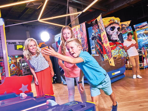 Timezone Coolangatta - Broome Tourism 1