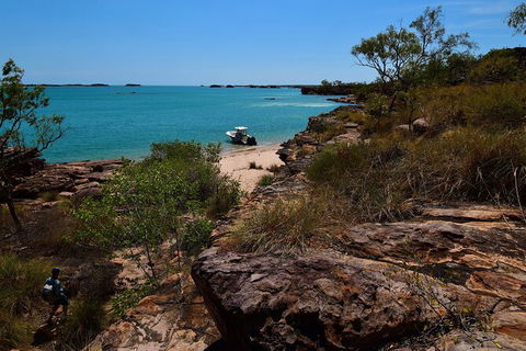 Groote Eylandt Tour: Hanging Rock Cave Paintings - Broome Tourism 5