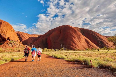Explore Uluru: 7 Hours Guide Tour At Sunrise With Light Breakfast - Broome Tourism 3