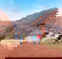 Explore Uluru 7 Hours Guide Tour at Sunrise with Light Breakfast - Broome Tourism