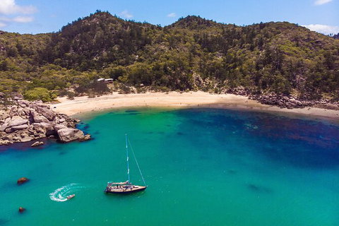 Helicopter And Magnetic Island Sailing - Broome Tourism 5