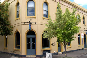 The College Lawn Hotel - Broome Tourism 0