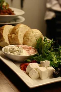 Oscars Lounge Bar & Restaurant - Broome Tourism 2