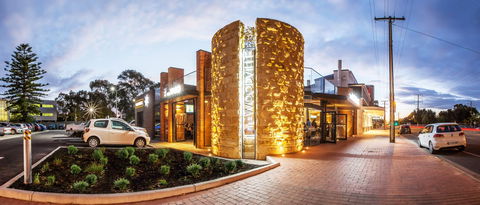 Woodville Hotel - Broome Tourism 1