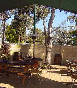 Hale Road Tavern - Broome Tourism 2