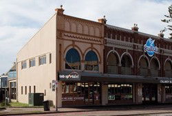 Collaroy Beach Hotel - Broome Tourism 2
